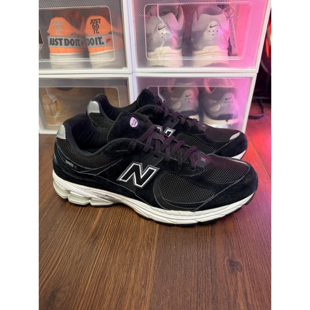 New balance 2002R
